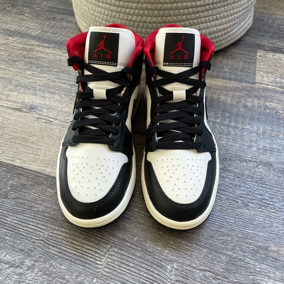 Jordan 1 Mid Gym Red Panda - Picture 4 of 10